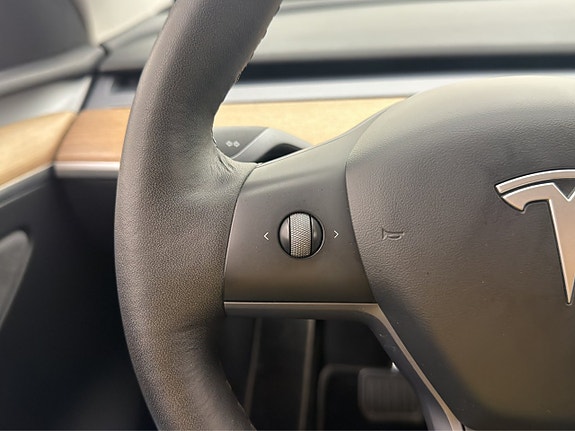 Tesla Model Y 13 of 30