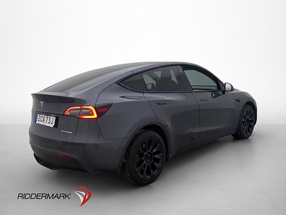 Tesla Model Y 8 of 30