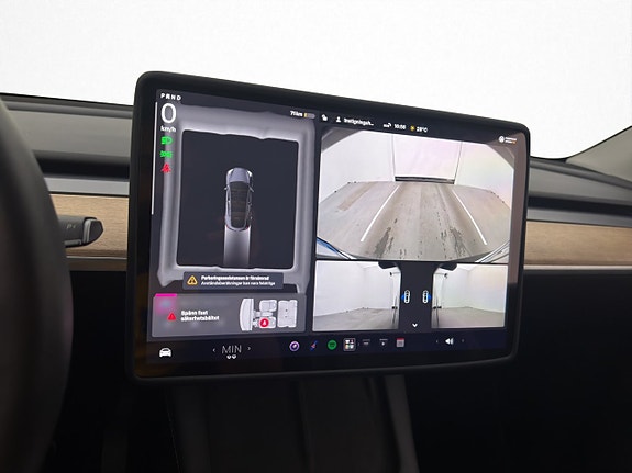 Tesla Model Y 16 of 30