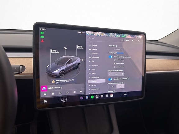 Tesla Model Y 23 of 30