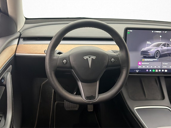 Tesla Model Y 12 of 30