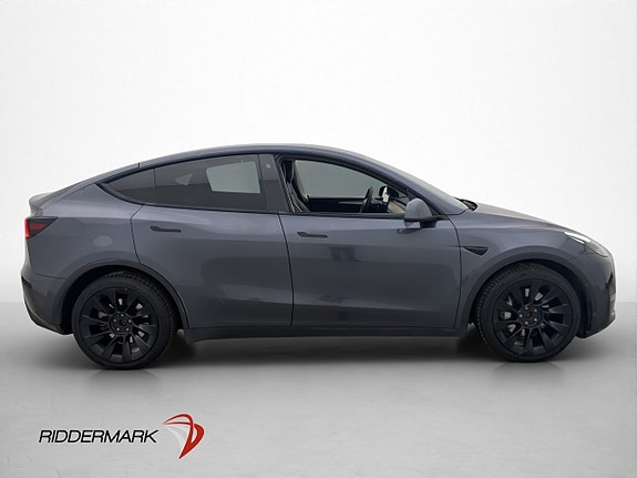 Tesla Model Y 9 of 30