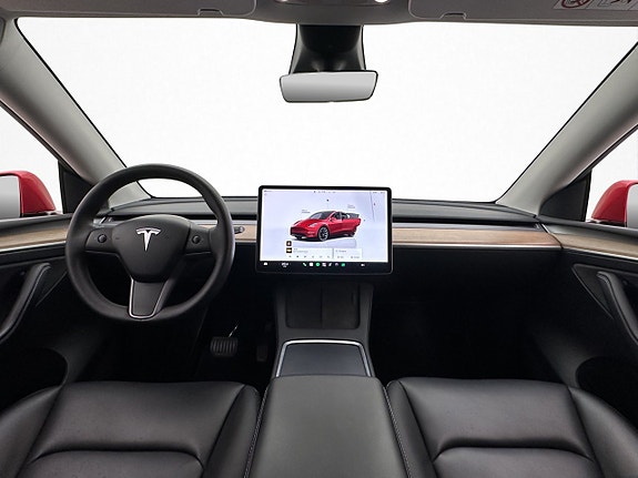 Tesla Model Y 13 of 30