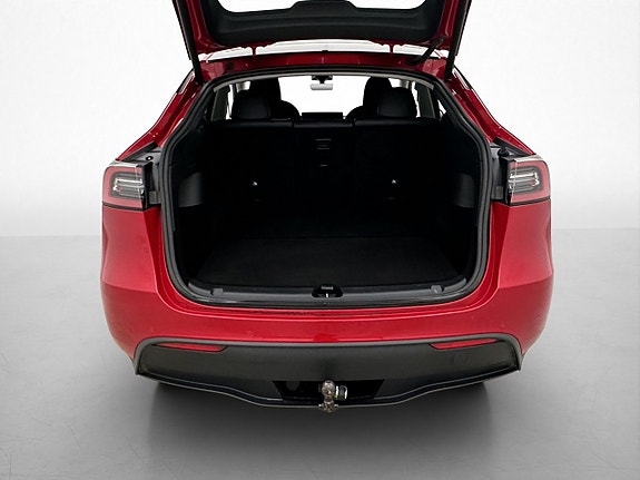 Tesla Model Y 29 of 30