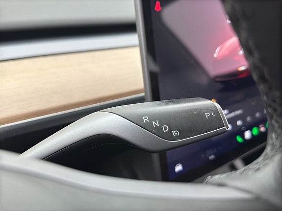 Tesla Model Y 19 of 30