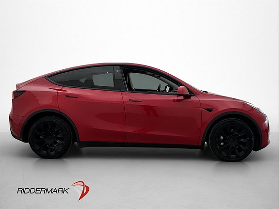 Tesla Model Y 10 of 30