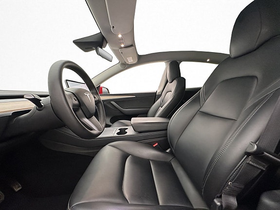 Tesla Model Y 12 of 30