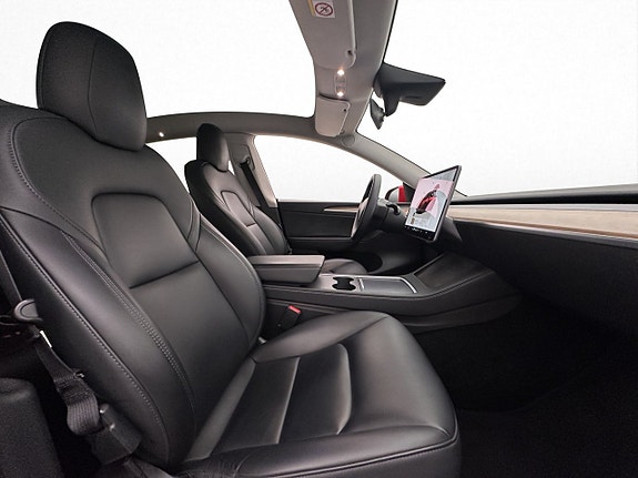 Tesla Model Y 15 of 30