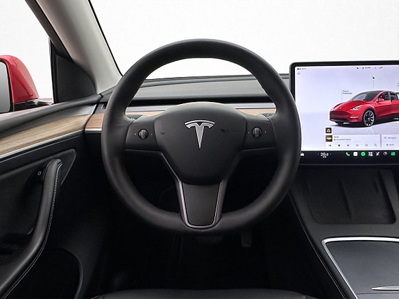 Tesla Model Y 14 of 30