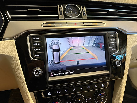 Volkswagen Passat 20 of 22
