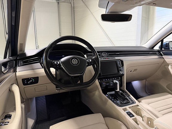 Volkswagen Passat 14 of 22