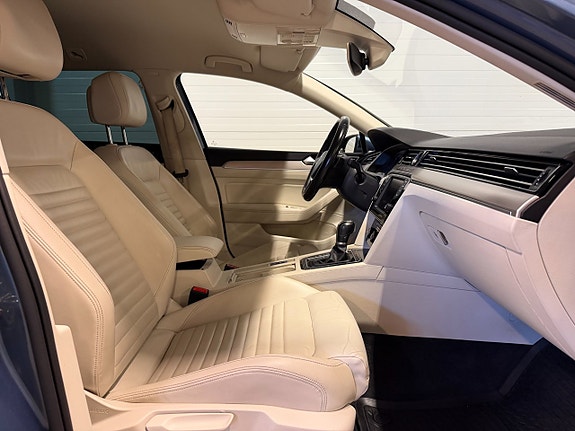 Volkswagen Passat 12 of 22