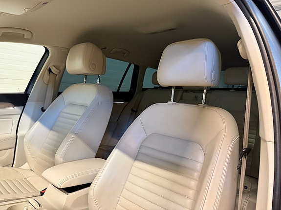 Volkswagen Passat 16 of 22