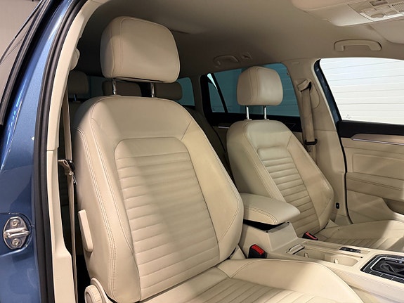 Volkswagen Passat 13 of 22