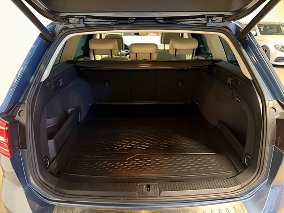 Volkswagen Passat 10 of 22