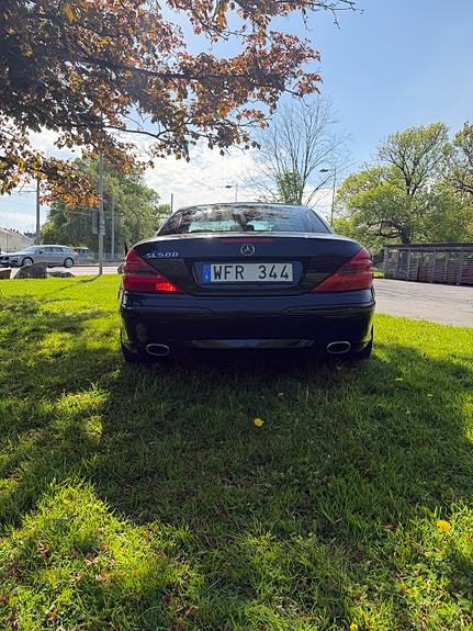 Mercedes-Benz SL500 2 of 5