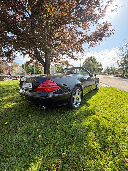 Mercedes-Benz SL500 4 of 5