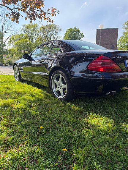 Mercedes-Benz SL500 3 of 5