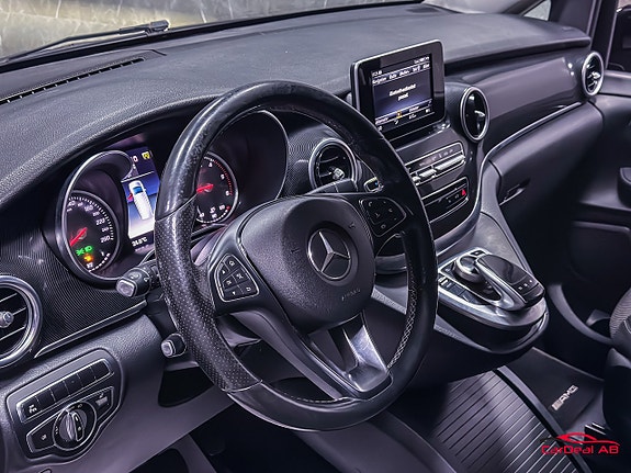 Mercedes-Benz V220 16 of 28