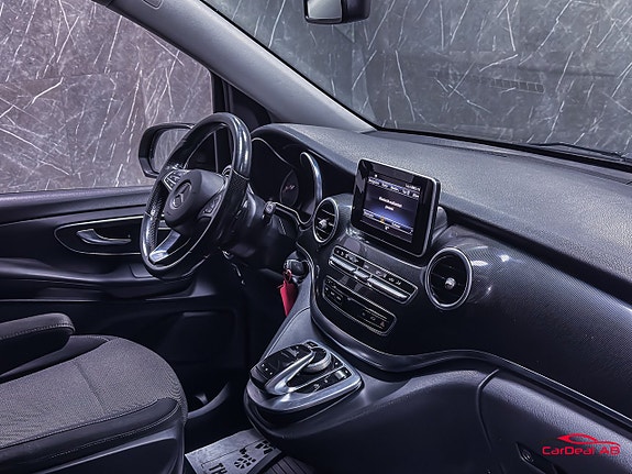 Mercedes-Benz V220 12 of 28