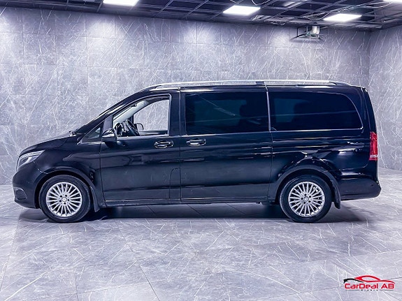 Mercedes-Benz V220 4 of 28