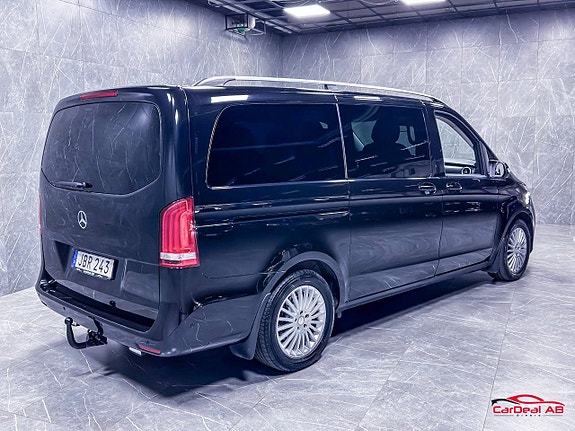 Mercedes-Benz V220 7 of 28