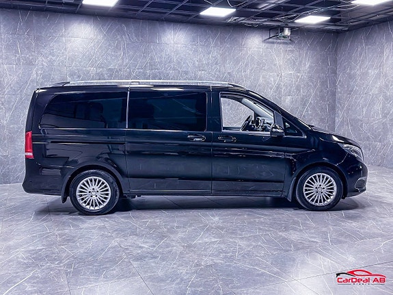 Mercedes-Benz V220 8 of 28