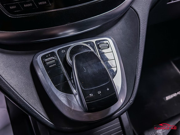 Mercedes-Benz V220 25 of 28