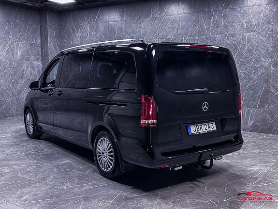Mercedes-Benz V220 7 of 28