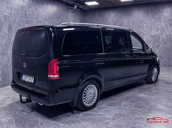 Mercedes-Benz V220 5 of 5