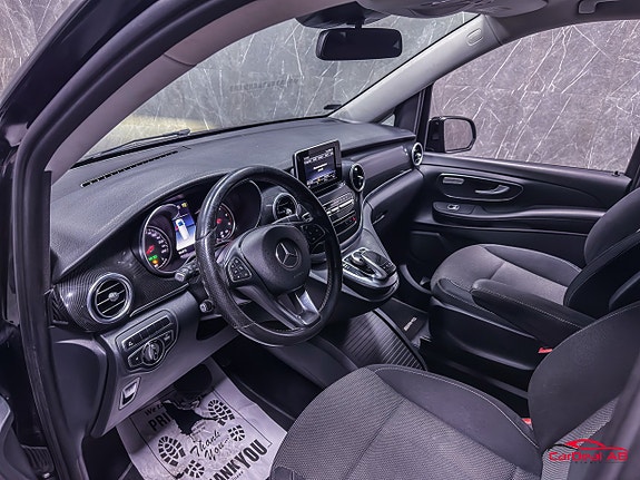 Mercedes-Benz V220 15 of 28