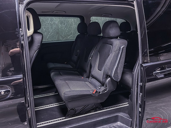 Mercedes-Benz V220 17 of 28