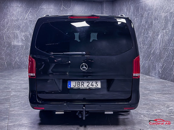 Mercedes-Benz V220 6 of 28