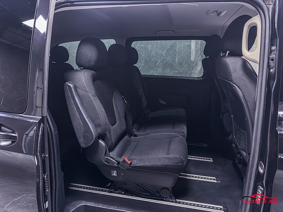 Mercedes-Benz V220 18 of 28