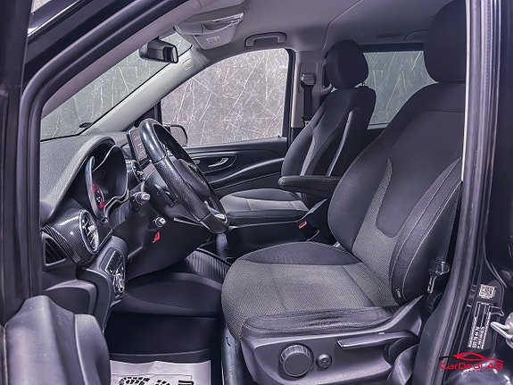 Mercedes-Benz V220 14 of 28