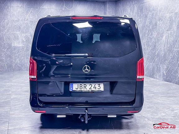 Mercedes-Benz V220 6 of 28