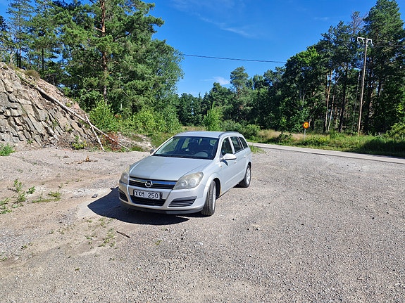 Opel Astra 2 of 3