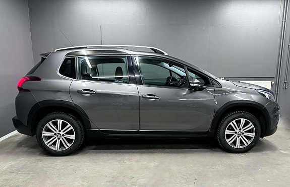 Peugeot 2008 2 of 5