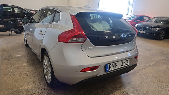 Volvo V40 6 of 16