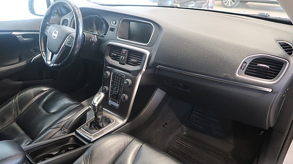 Volvo V40 10 of 16