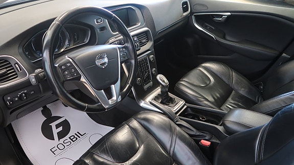 Volvo V40 9 of 16