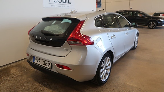 Volvo V40 4 of 5