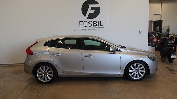 Volvo V40 3 of 5