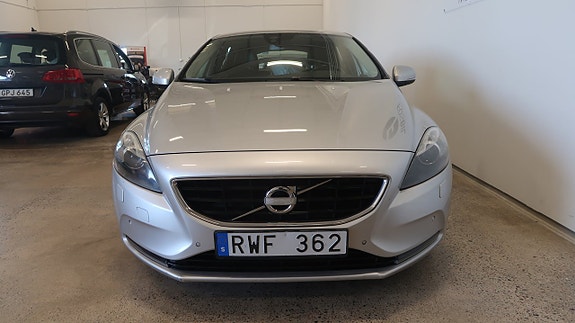 Volvo V40 8 of 16