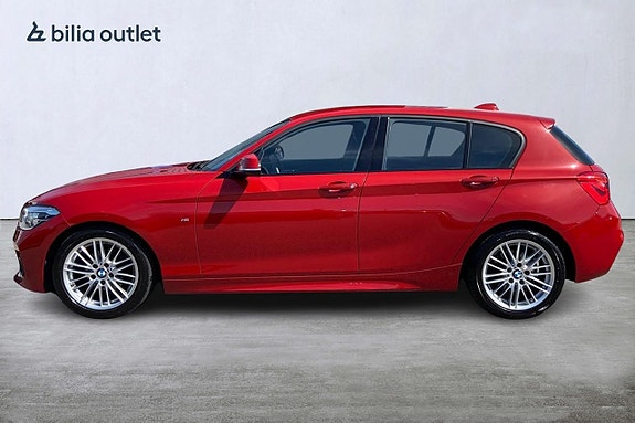 BMW 118i 3 of 5