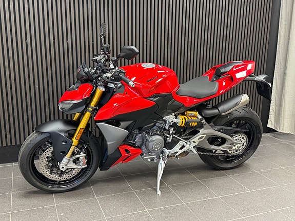 Ducati Streetfighter V2S 4 of 5