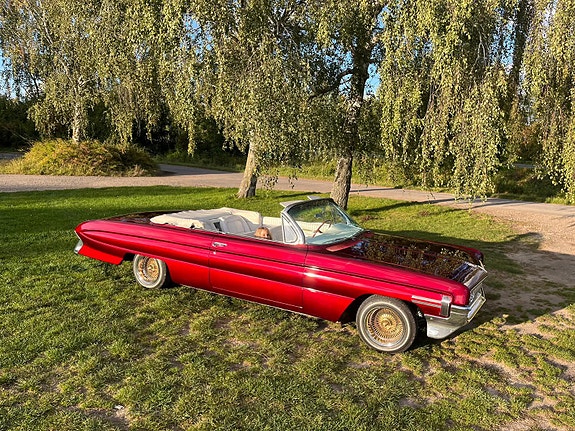 Oldsmobile 88 2 of 15