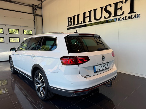 Volkswagen Passat Alltrack 3 of 5