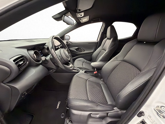 Toyota Yaris 12 of 30