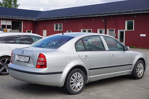 Skoda Superb 3 of 5